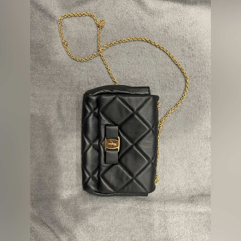 Ferragamo Vara Leather Mini Bag In Black
